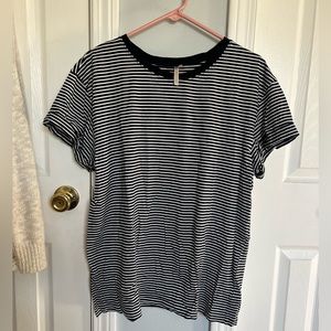 Banana Republic navy & white striped tshirt. Size large